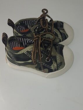 OshKosh B'gosh Westley Sneakers Brown Khaki Camouflage Baby Size 2